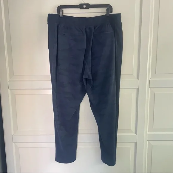 Athleta Brooklyn Ankle Camo Straight Leg Pants Size 18 - 26871 - Picture 5 of 13